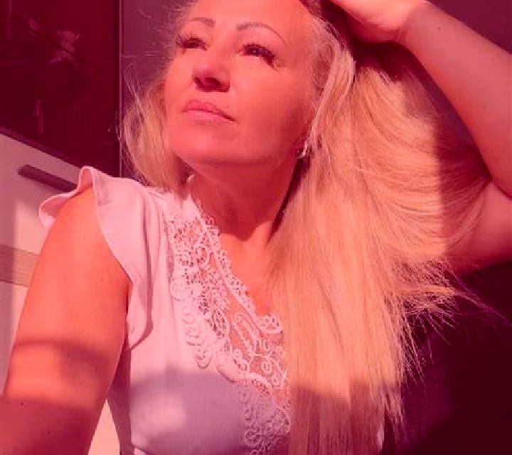 Adriana Berlangas de Roa escort