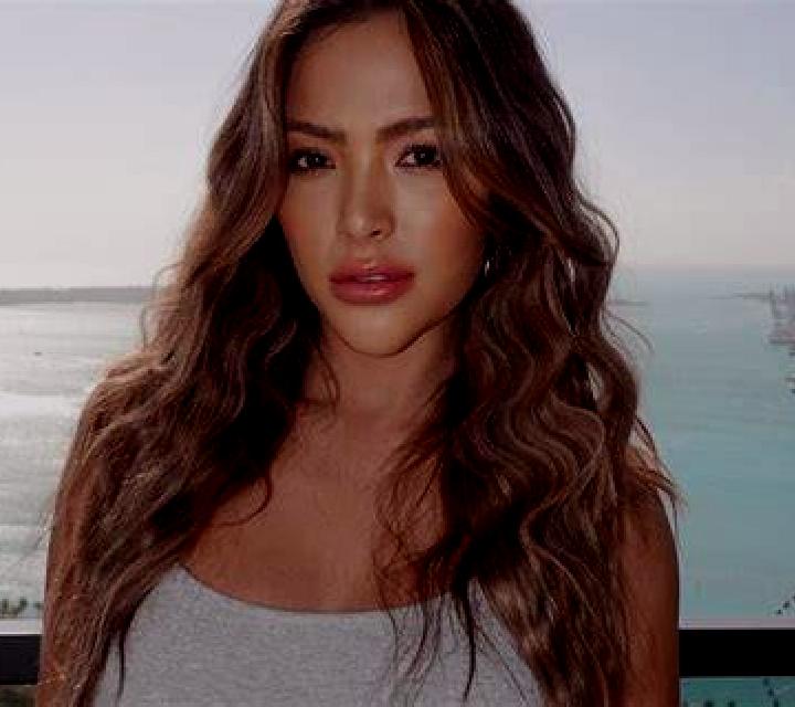 Adriana Ochagavia escort