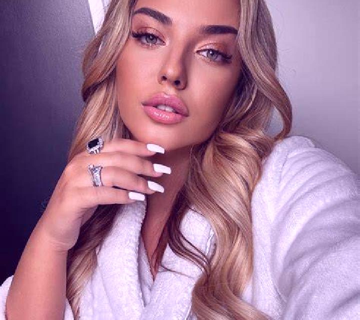 Andrea 3 Garinoain escort