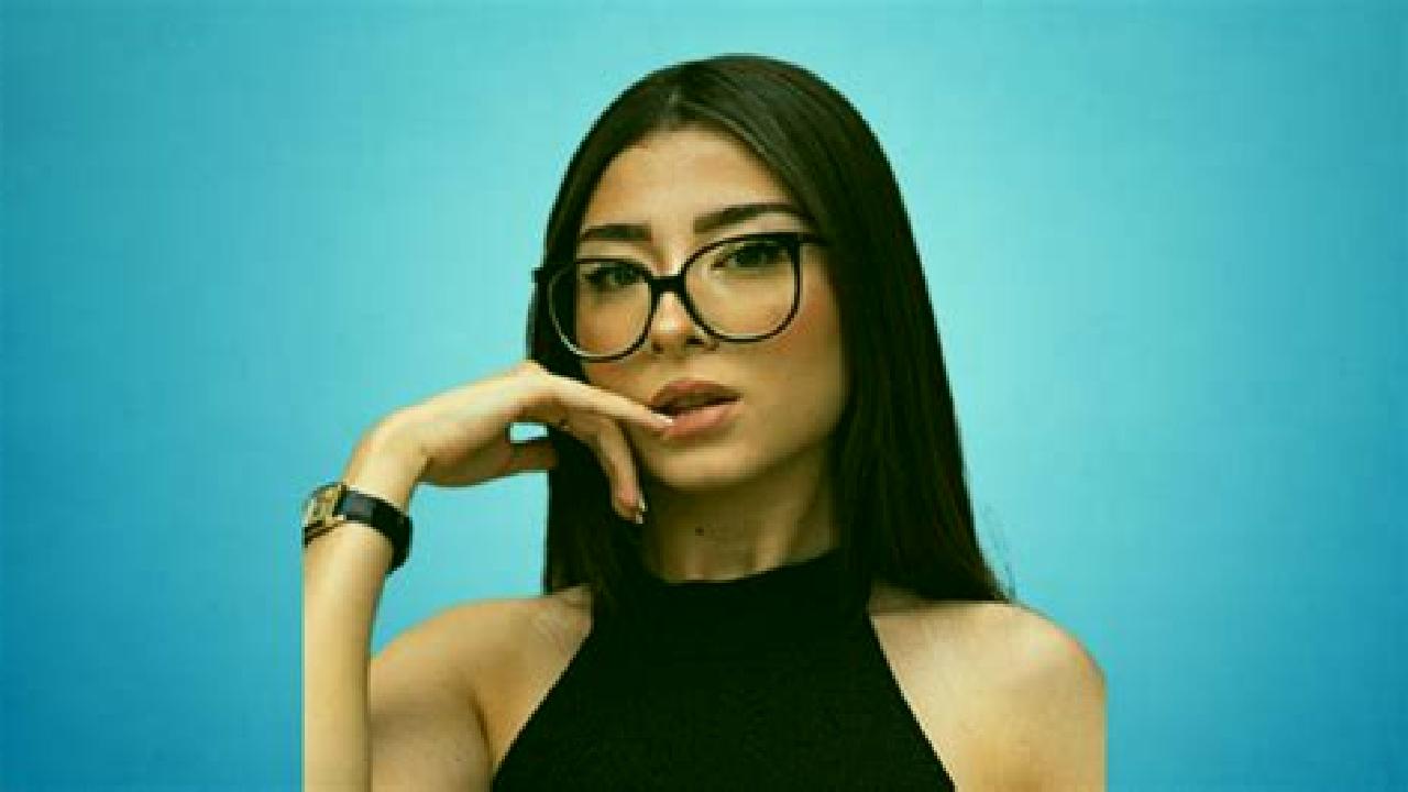 Camila Villanueva de Campean escort