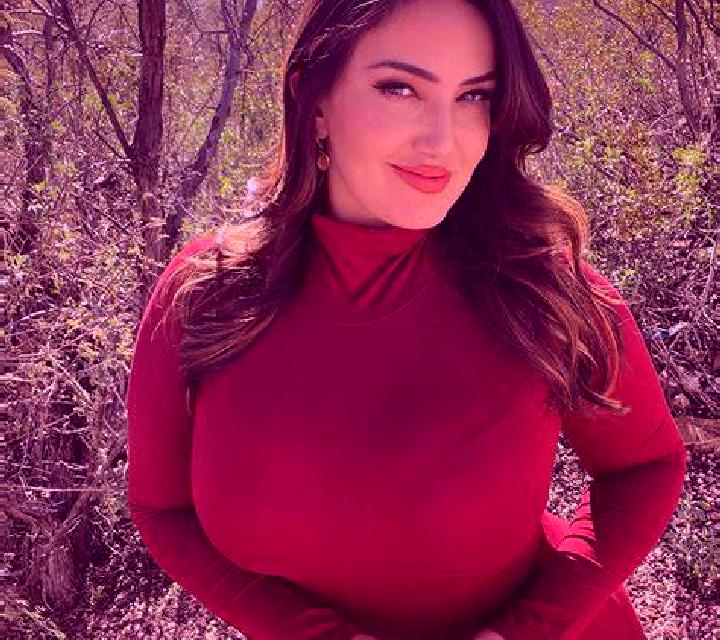 Carla Almendricos escort