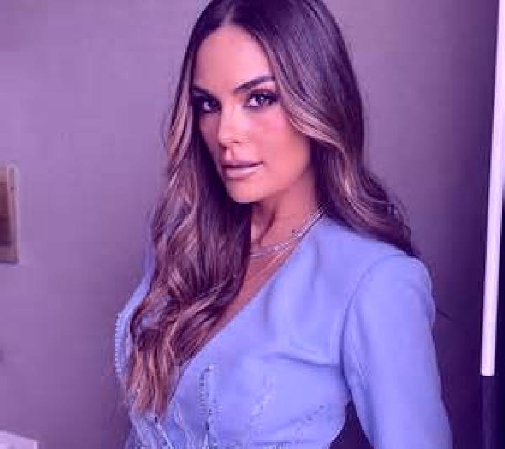 Carmen 2 Pals escort
