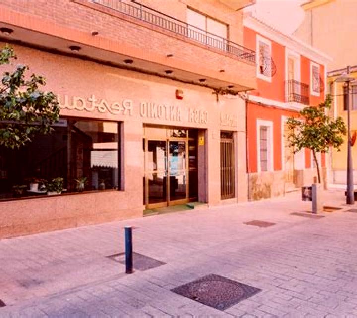 Cayetana Fuente-Tojar escort
