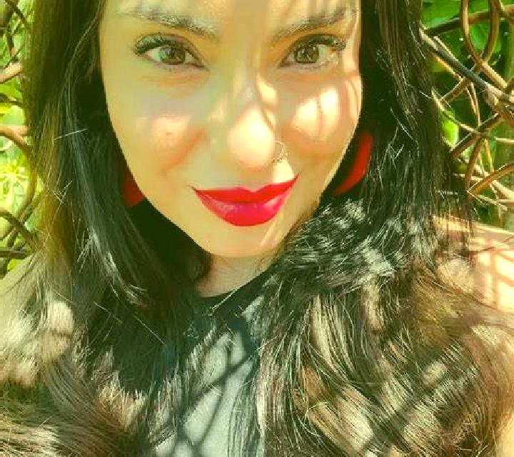 Emilia Valdepenas escort