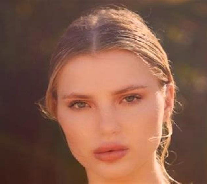 Isabela Olesa de Bonesvalls escort