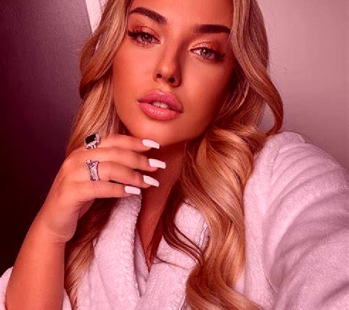 Julia 3 Castellnovo escort