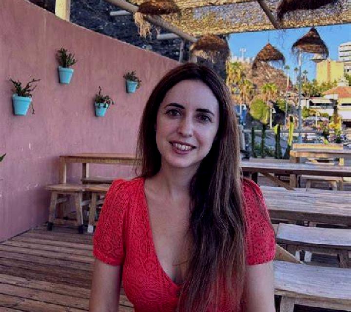 Julia Benzu escort