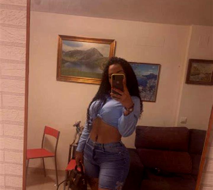 Julia Fuentes Calientes escort