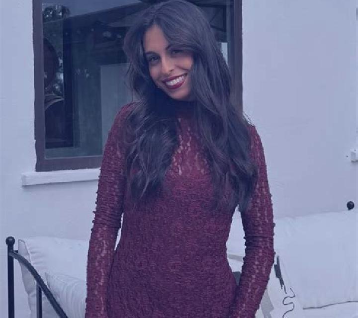 Julia Toses escort