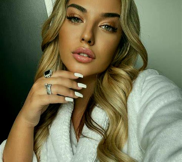 Katia Ribadumia escort