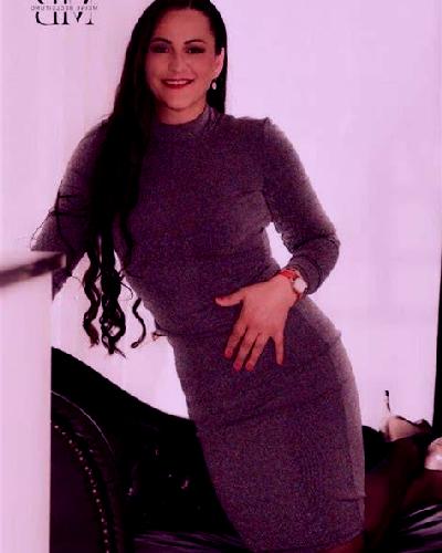 Lola 3 Aleson escort