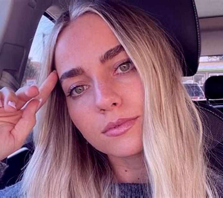 Lola Olost escort
