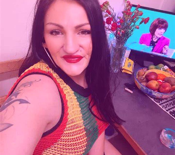 Lucía Beniarjo escort