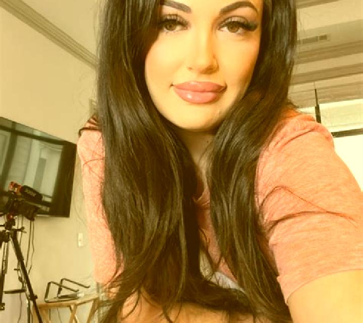 Natalia Salinas de Oro escort