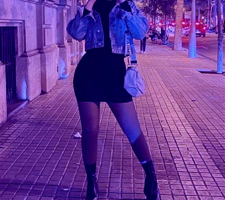 Noa Palanques escort