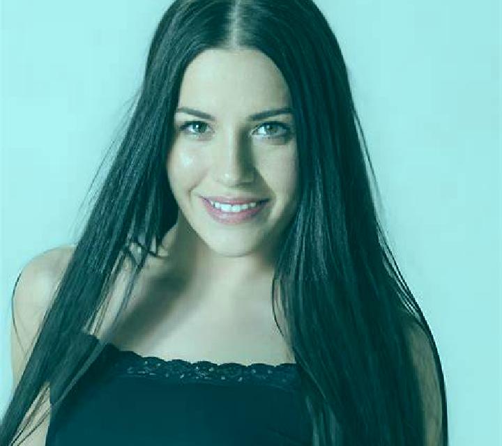 Paula Sinlabajos escort