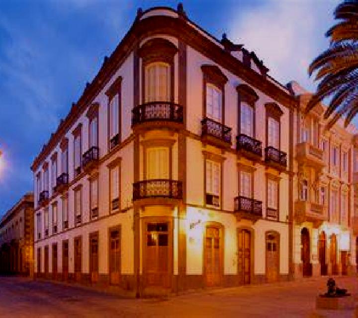 Renata Fuensaldana escort