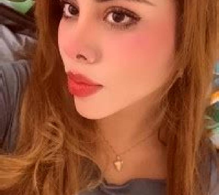 Selene L Ampolla escort