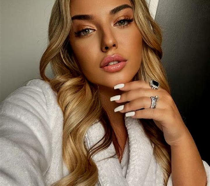 Selene Salteras escort